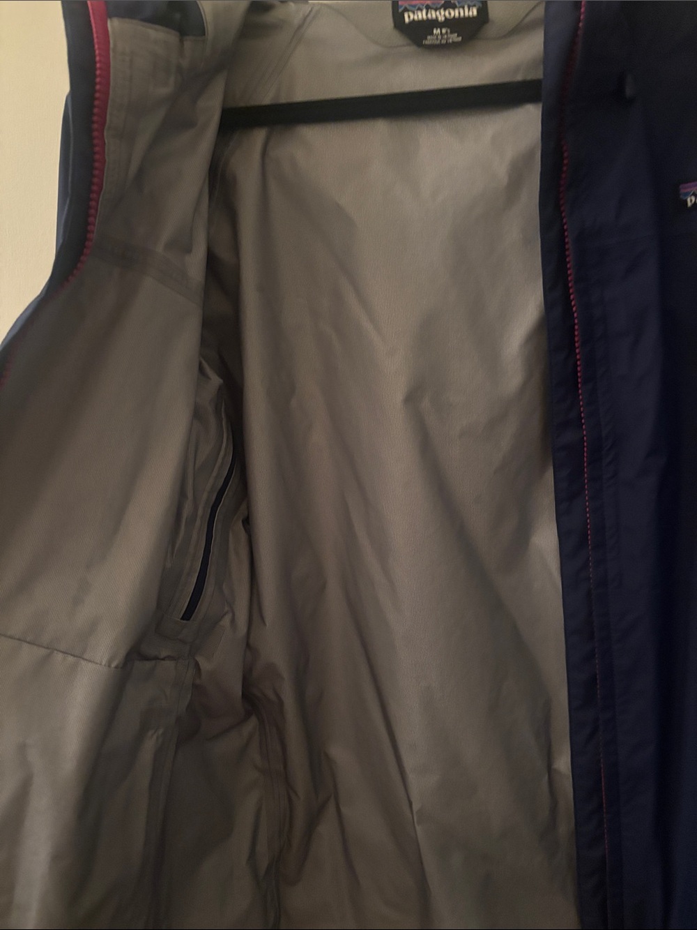 EUC Patagonia Women's Torrentshell 3L Rain Jacket H2No Navy Pink Zip Medium M - Picture 4 of 5